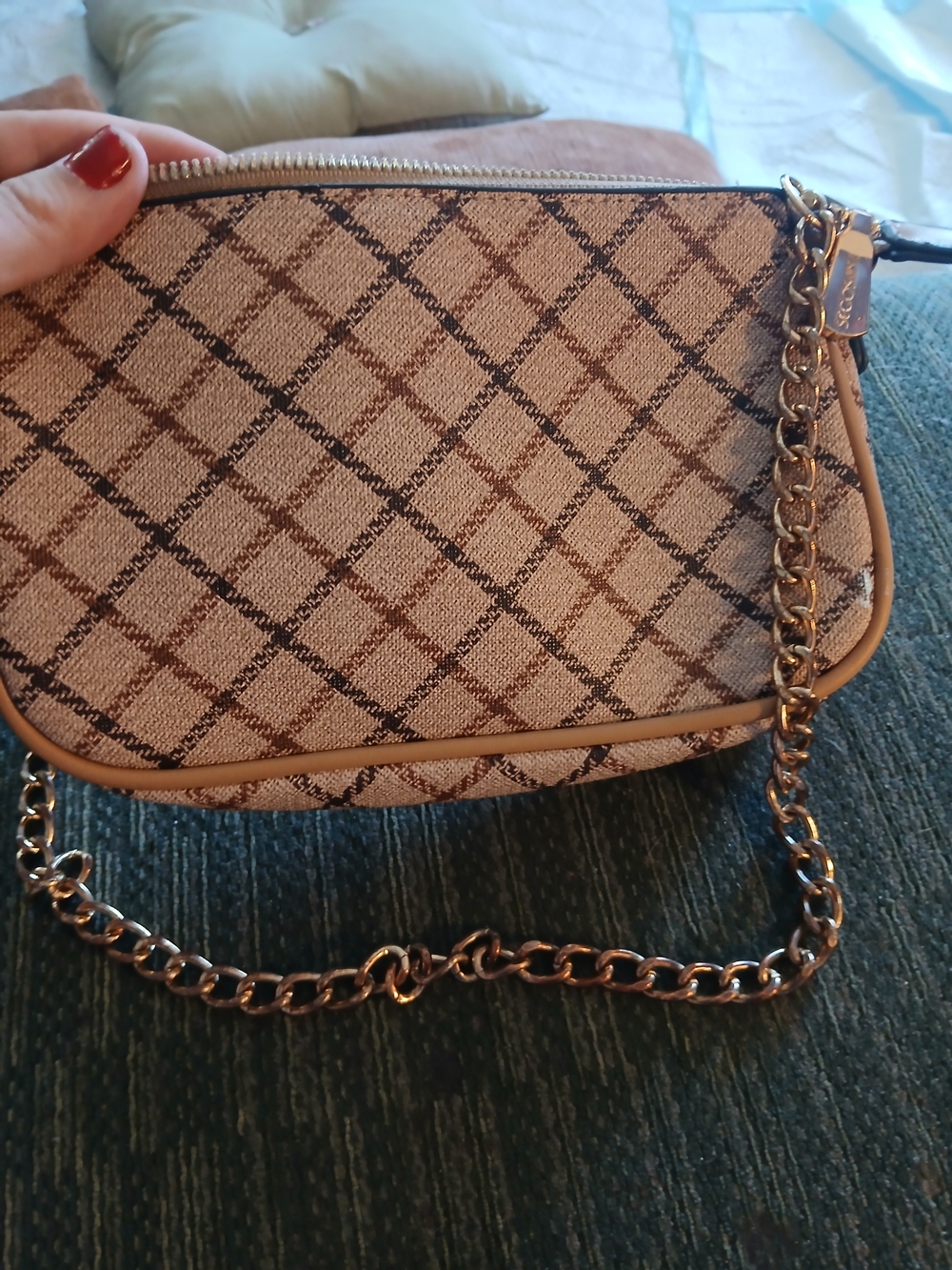 Women’s Beige Plaid Chain Shoulder Bag